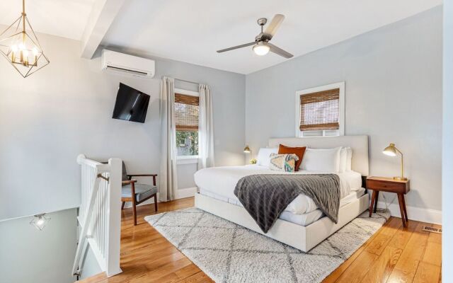 Spacious Apartment Downtown