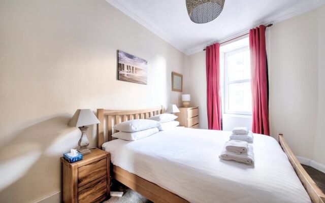 Bright And Airy City Centre Apartment