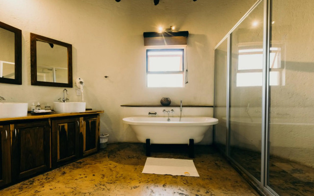Mopane Bush Lodge