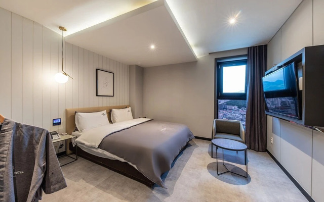 Busan Jeonggwan Brown Dot