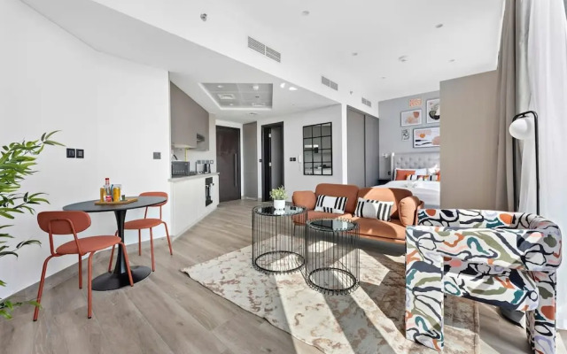 Silkhaus Large Modern Studio JVC With Gym Pool