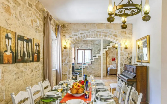 Villa Minos