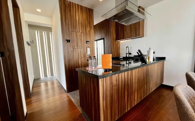 w Amazing 2BR With Elegant Balcony in Roma Nte