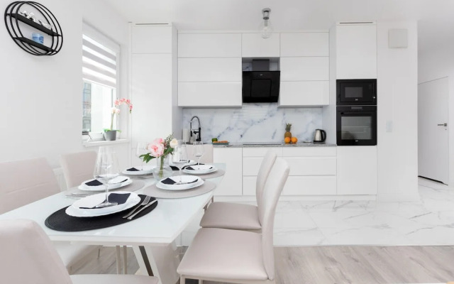 Spacious Bright Apartment by Renters
