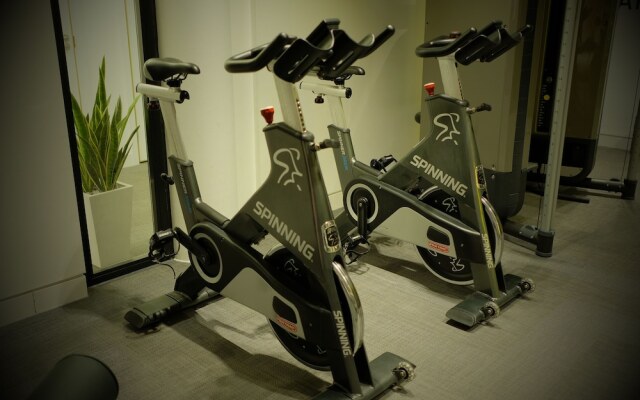 Luxury Bath Riverside Apt Parking & Gym