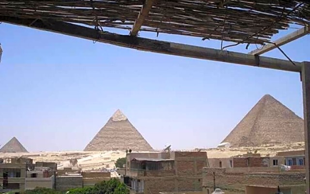 Abo Stait Pyramid View Homestay