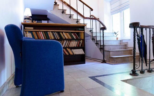 Biblioteka Hotel Rustaveli