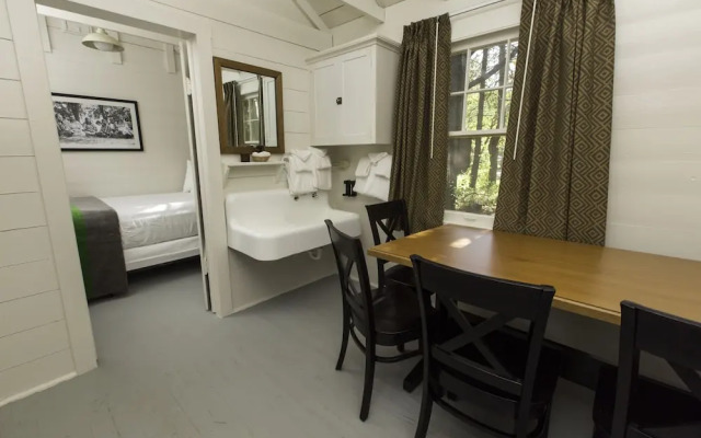 Swiftcurrent Motor Inn and Cabins - Inside the Park