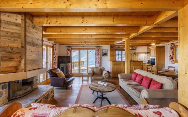 Chalet Coucou - Luxury 10 pax Chalet With Incredible Views Garage