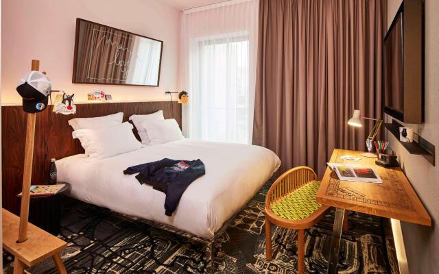 hotelImage
