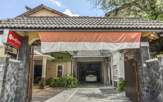 RedDoorz Syariah @ Raya Tajem Maguwo