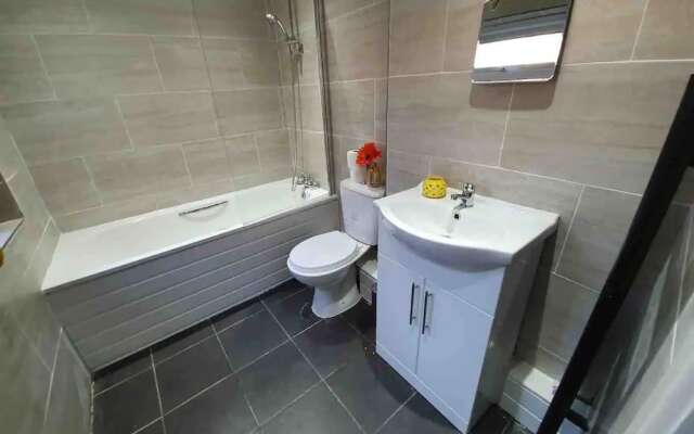 Lovely 3-bed Apartment in Coventry