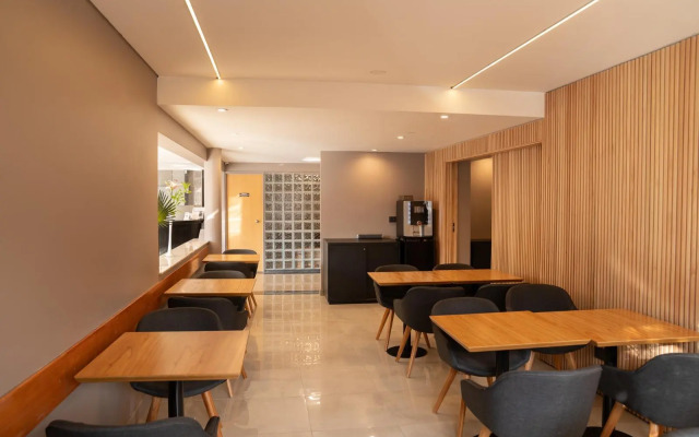 Urbana Suites