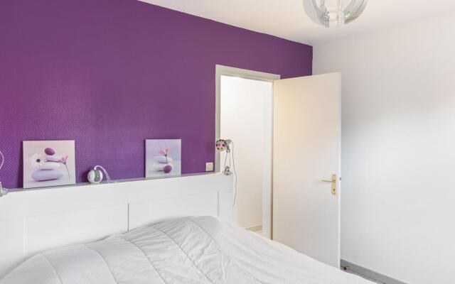 Tranquil Holiday Home in Englesqueville-la-percee With Garden