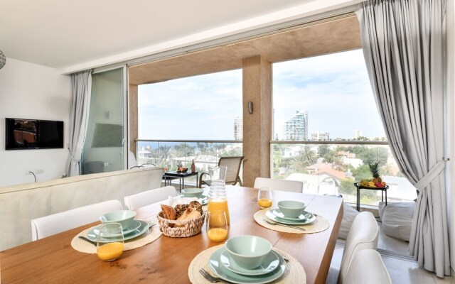 Modern Gem with Stunning Balcony by Sea N Rent