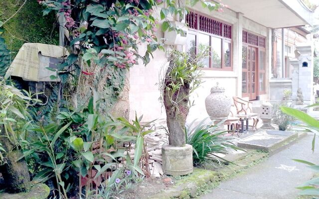 Oka Kartini Bungalows
