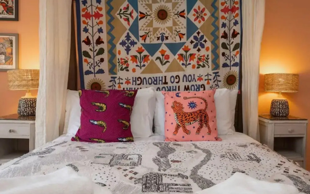 Host Stay Blue Boho at Bristol Gardens