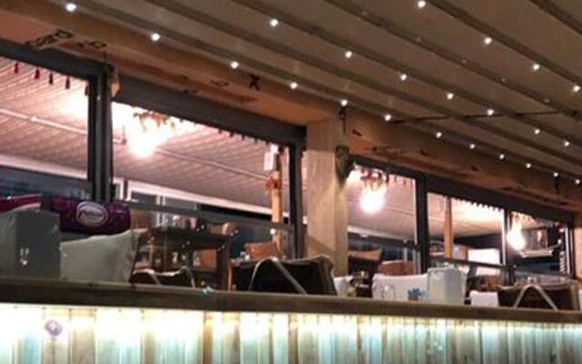 Mavi Yaka Otel Cafe Restaurant