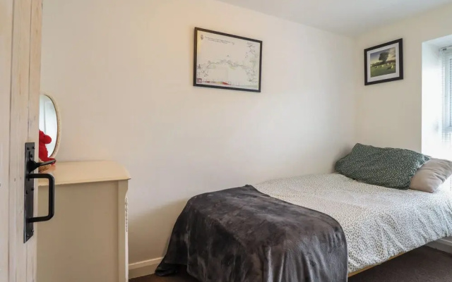 3 Barlwyd Terrace
