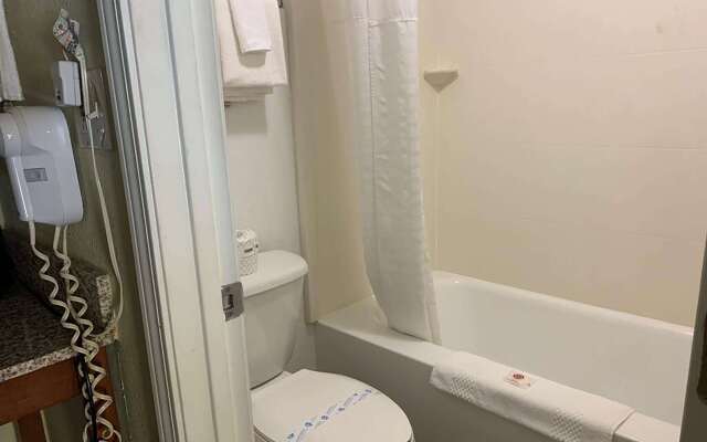 Days Inn by Wyndham Austintown