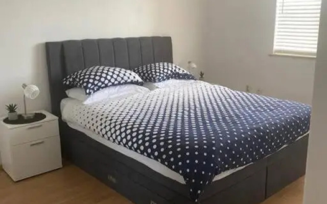 Lovely 3 Bedroom Apartment In Quiet Area w/ Pool