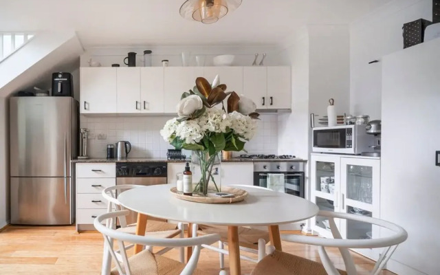 Loft Style Apartment in the Heart of Surry Hills