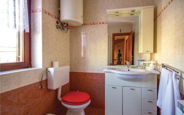 Stunning Home in Cavle With Wifi and 3 Bedrooms