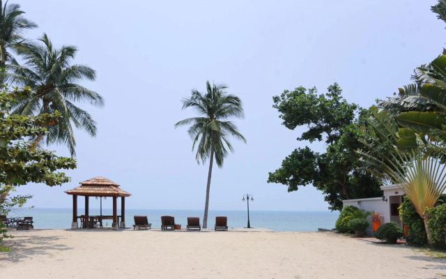 Pao Jin Poon Beach Front Villa