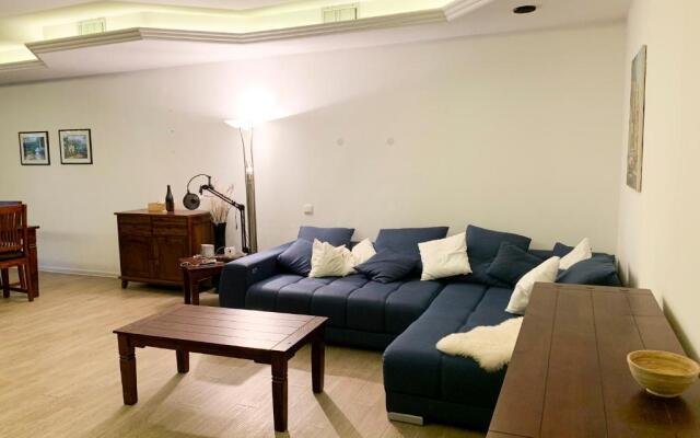 Whirlpool, Fußbodenheizung, Nintendo NES, Netflix, Wintergarten & Workspace