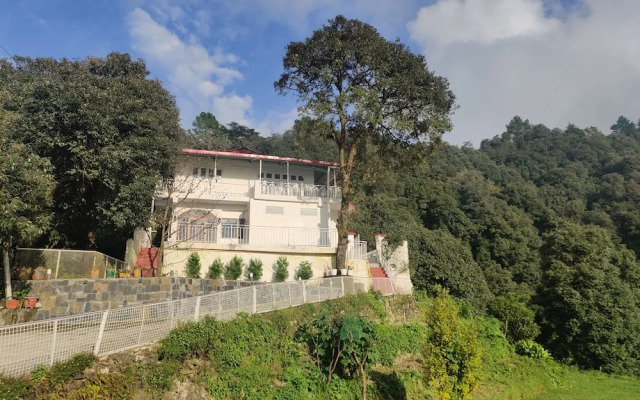 Oakwood Forest Retreat