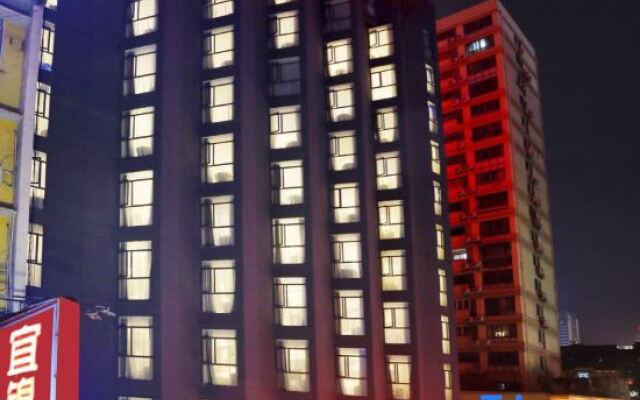 Yijin Meiyi Hotel (Yichang Binjiang Park CBD Shopping Center)