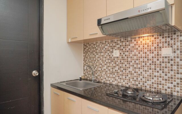 Homey And Warm 1Br Belmont Residence Puri Apartment