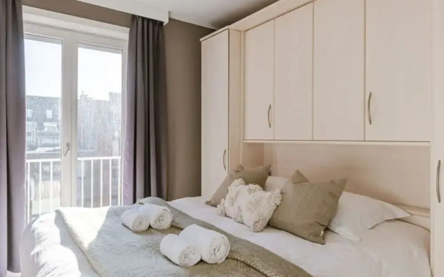 Bright Apartment With 2 Terraces Close to Beach