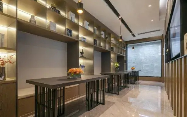 Echarm Hotel (Wuhan Guanggu University Yuan Road Branch)