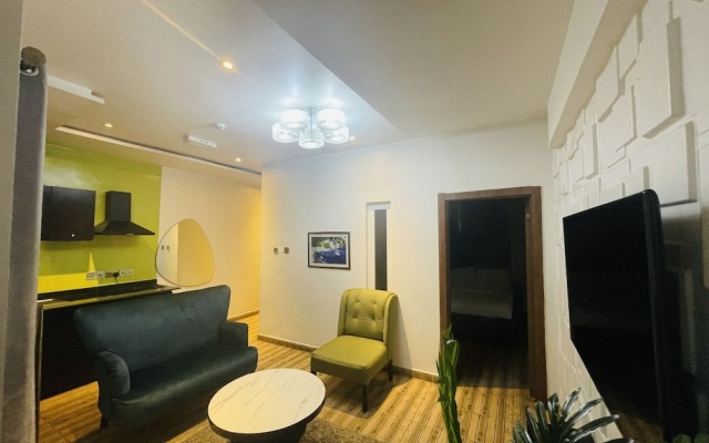 James Court Hotel & Luxury Apartments