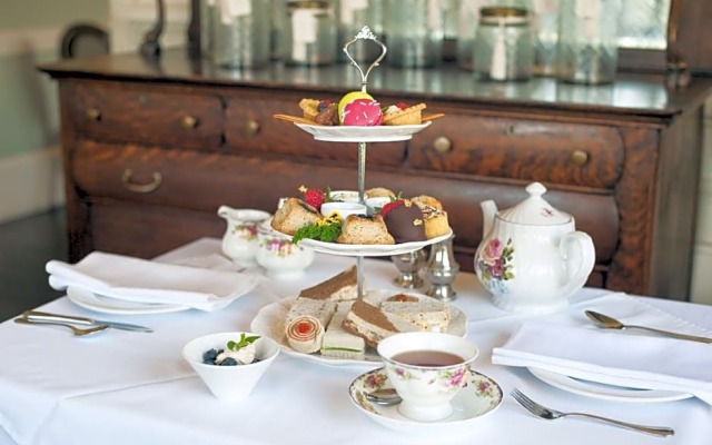 Pendray Inn & Tea House