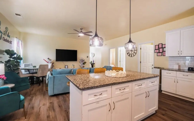 3BR Getaway Hot Tub, Games & Family Fun