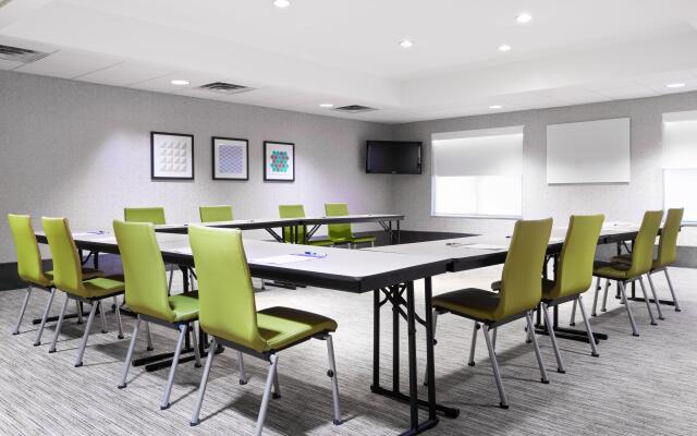 Holiday Inn Express & Suites Columbus Airport East by IHG