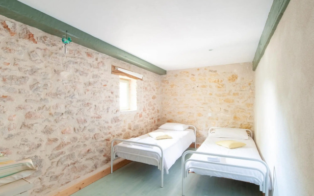 Idyllic Holiday Home in Dégagnac with Jacuzzi Near River