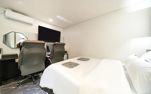 e-Hotel