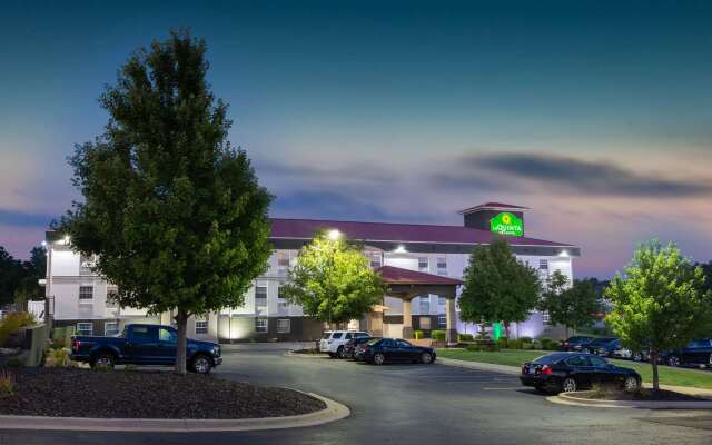 La Quinta Inn & Suites by Wyndham Blue Springs