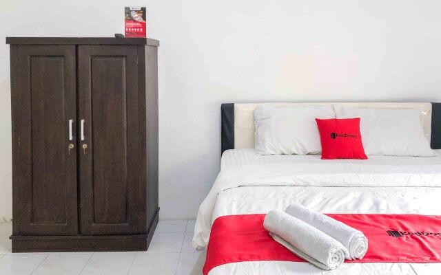 RedDoorz near Eco Green Park Batu