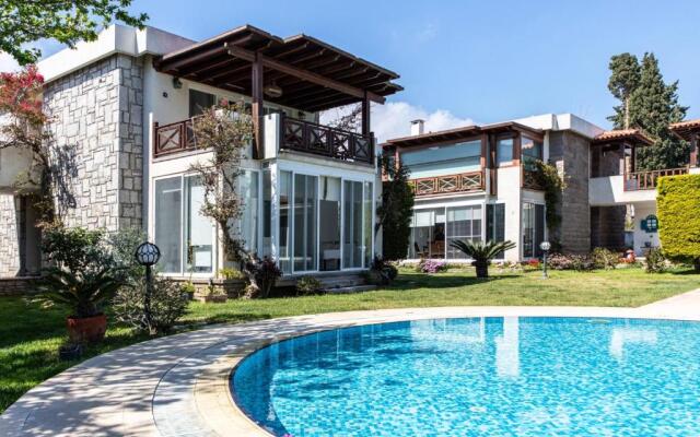 Luxury Villa With Shared Pool in Bodrum Ortakent