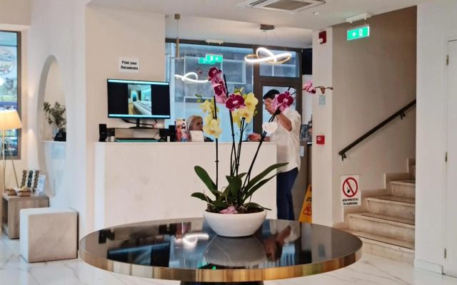 Hotel @ Syngrou Fix