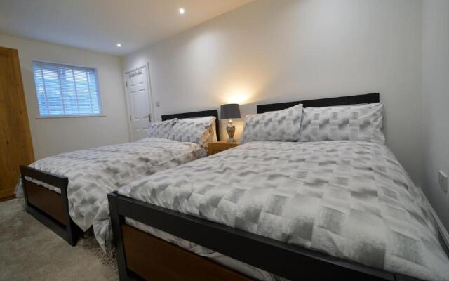 Deluxe Town Center Apartment