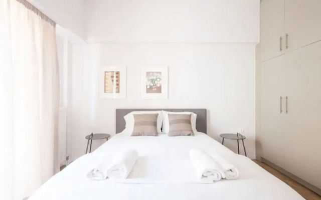 Urban Comfort 2 Bdrm Next to Metro