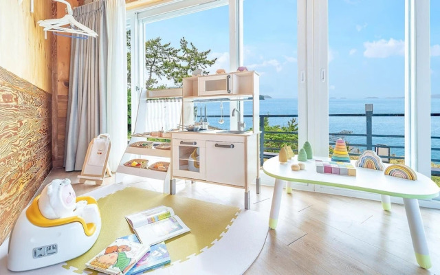 Yeosu Hi Mom Kids Family Pension Black