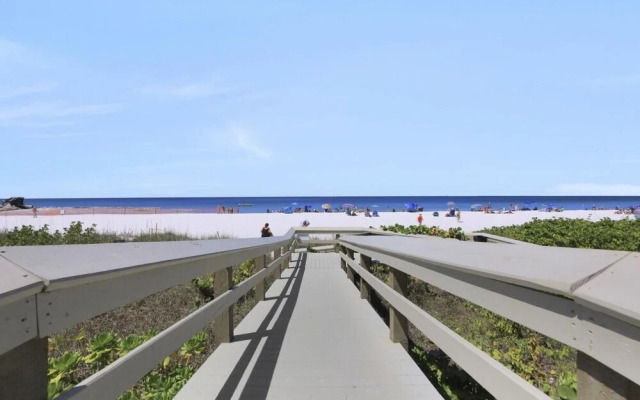 Inviting Beachfront Condo With Pool, spa and Views