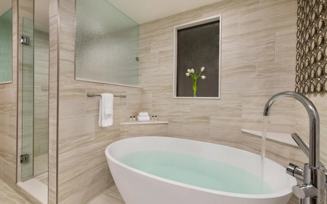 Delta Hotels by Marriott Helena Colonial