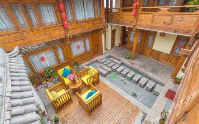 Three Bears Panoramic Beauty Su (Lijiang Ancient City Sifang Street Branch)
